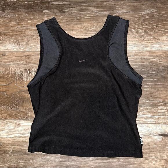 Nike Tops - Nike workout crop top, black, women’s, size small (4-6)